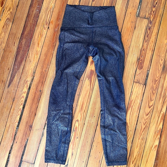 EUC Lululemon cropped leggings - Picture 1 of 2